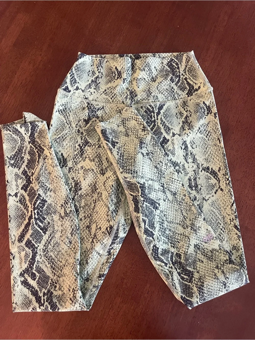 ALO Yoga Snake Print High-Waist Leggings in Green and Black